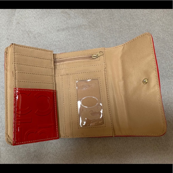 Liz Claiborne Trifold Wallet - Picture 4 of 6